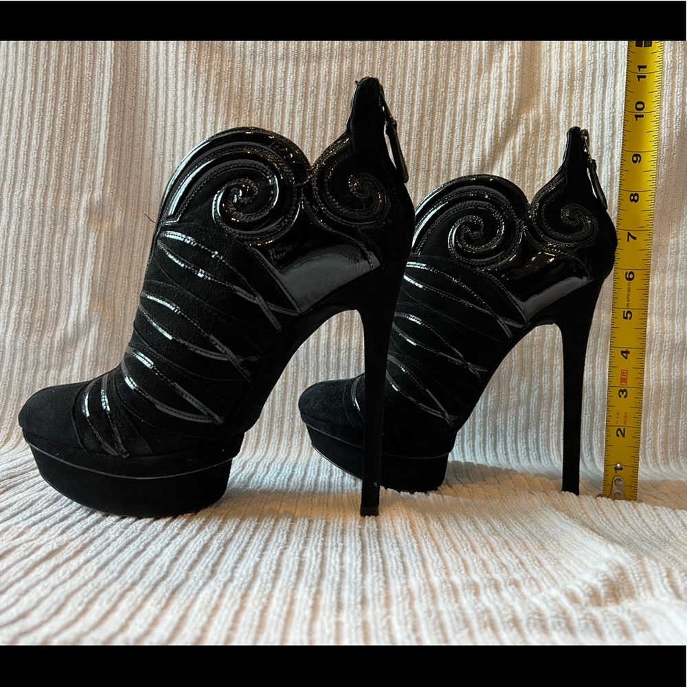 Gorgeous high heel platform B Brian Atwood booties. Sz 8/38.5